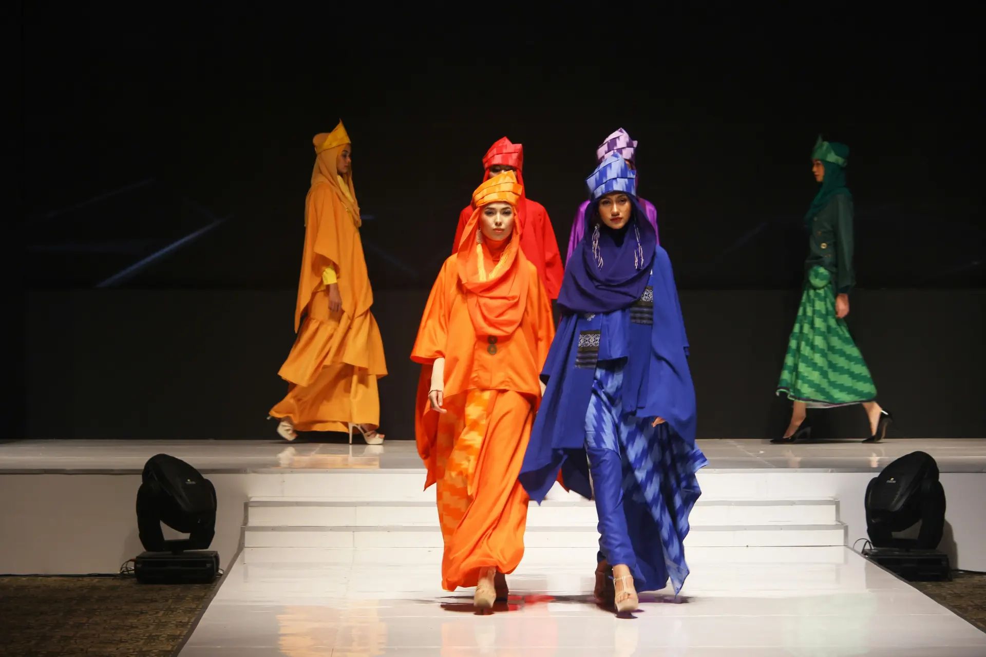 Foto 3 Haute Couture: The art of luxury fashion - tailor-made, exclusive, iconic
