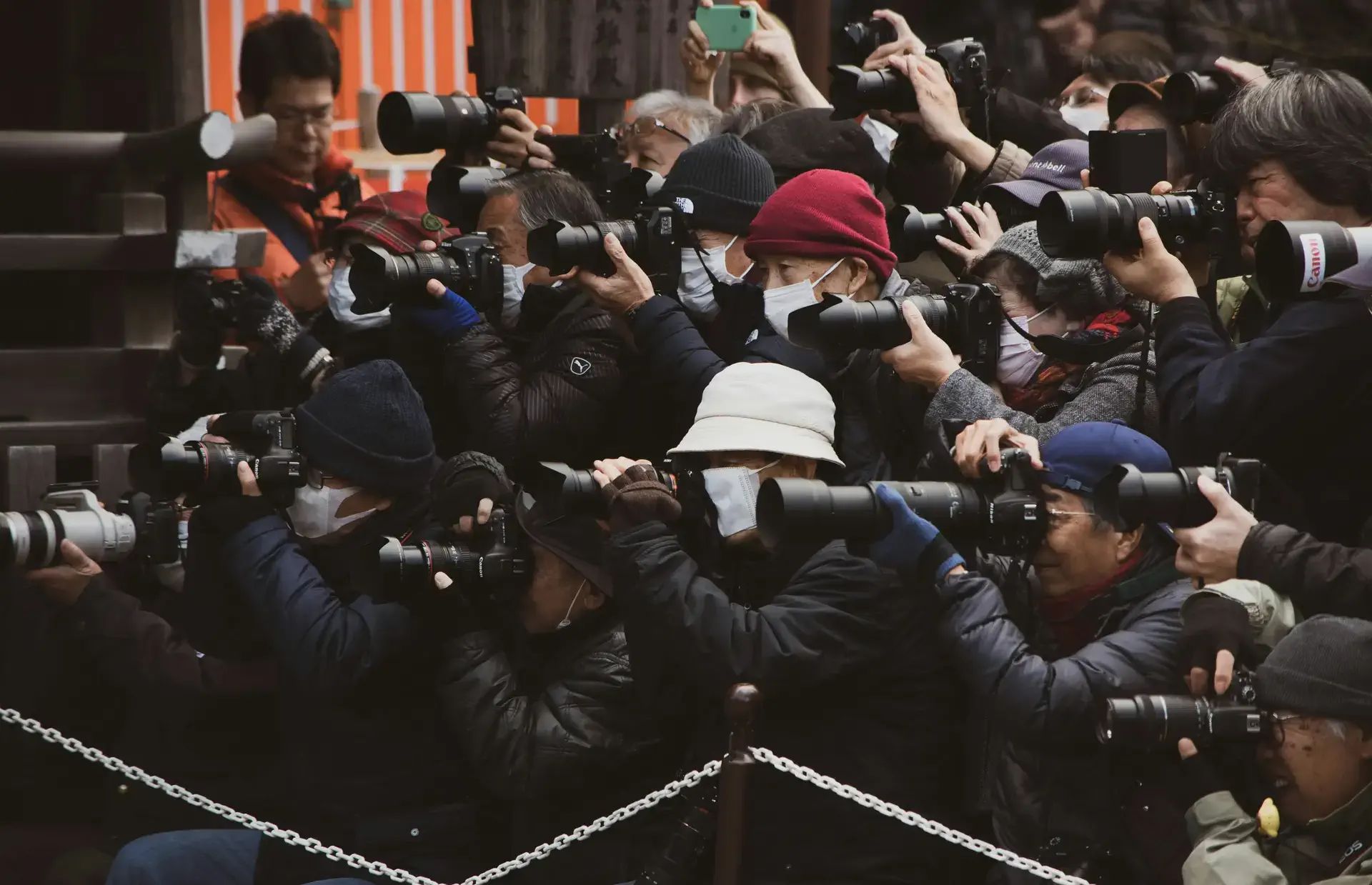 Foto 1 Paparazzi - How far can they go?