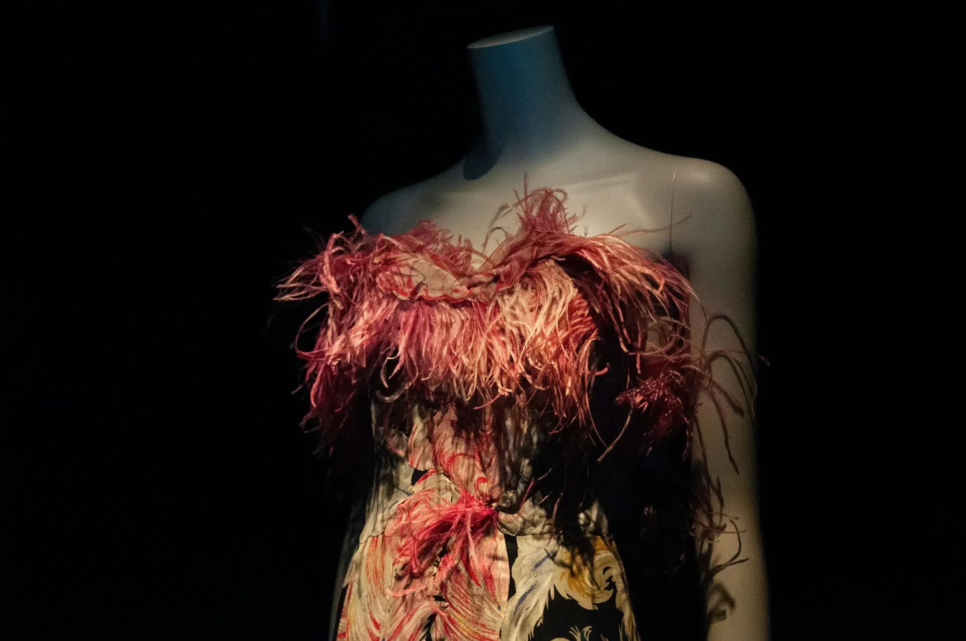Foto 2 Haute Couture: The art of luxury fashion - tailor-made, exclusive, iconic