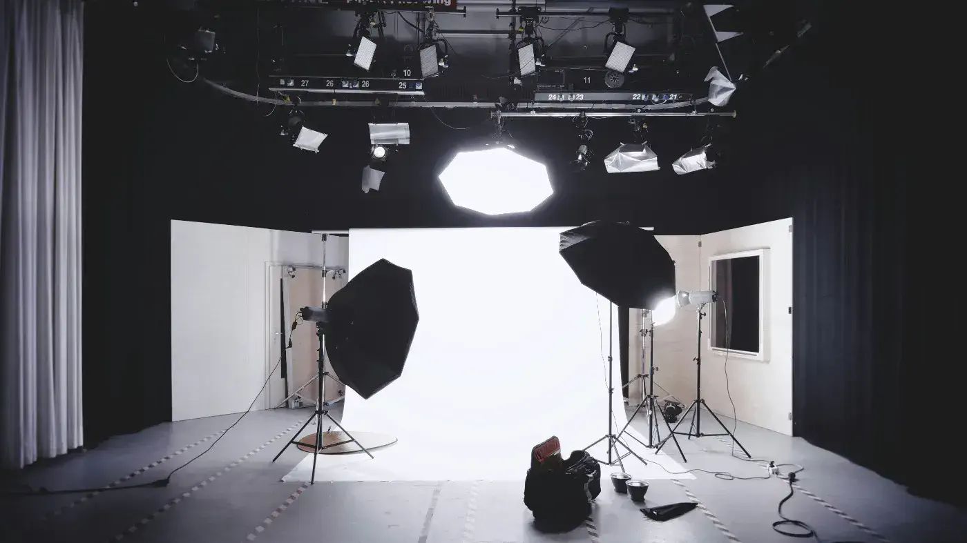 Foto 2 Model Jobs - Lots Of Jobs With Different Requirements