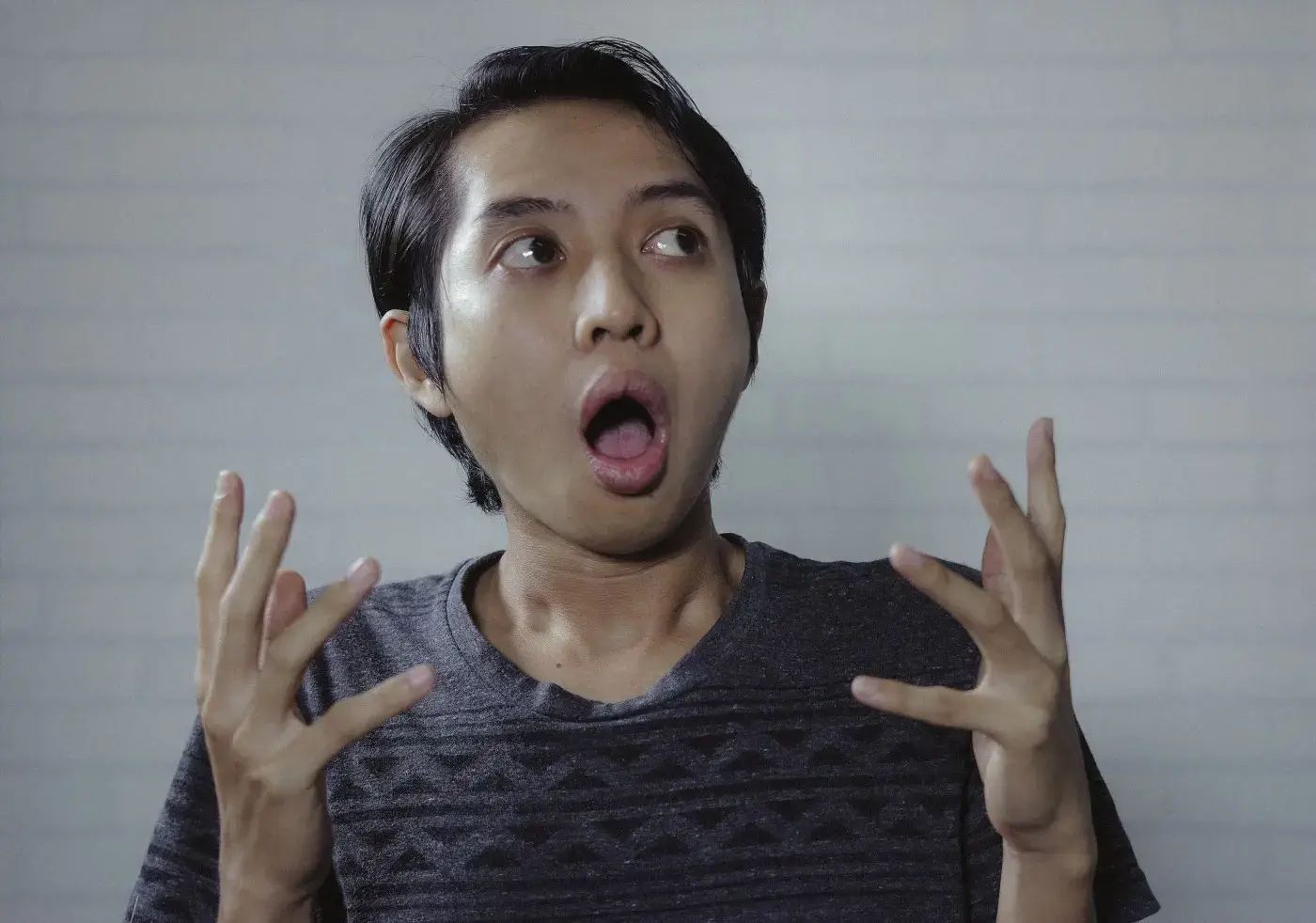 Foto 2 Facial Expressions, Gestures & Posing: Important Components Of Body Language